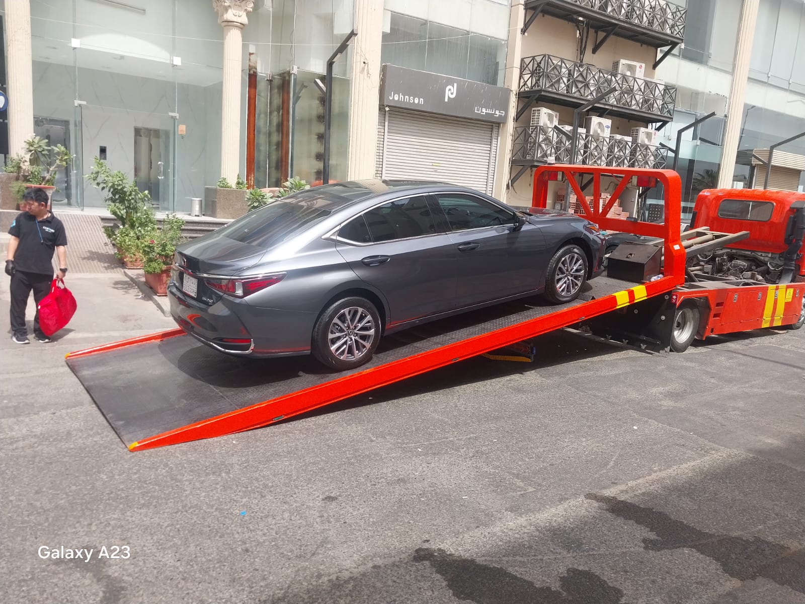 سطحة جدة للسيارات الفاخرة - نقل آمن